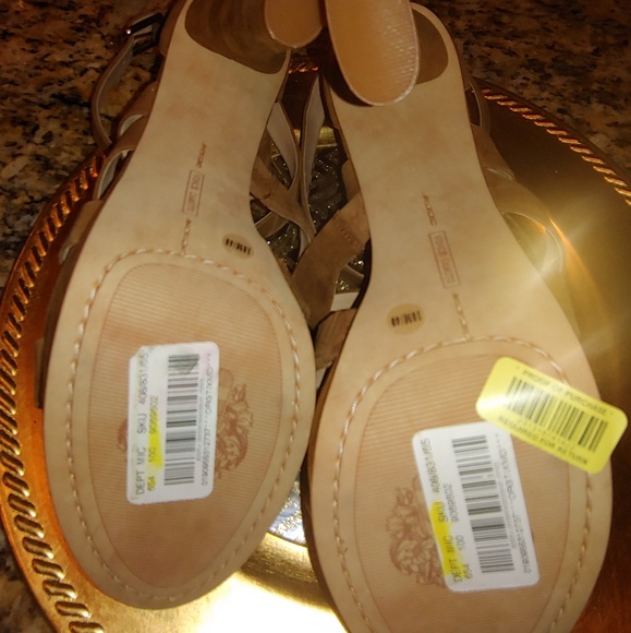Brand New Vince Camuto heeled sandals!! - Picture 4 of 4